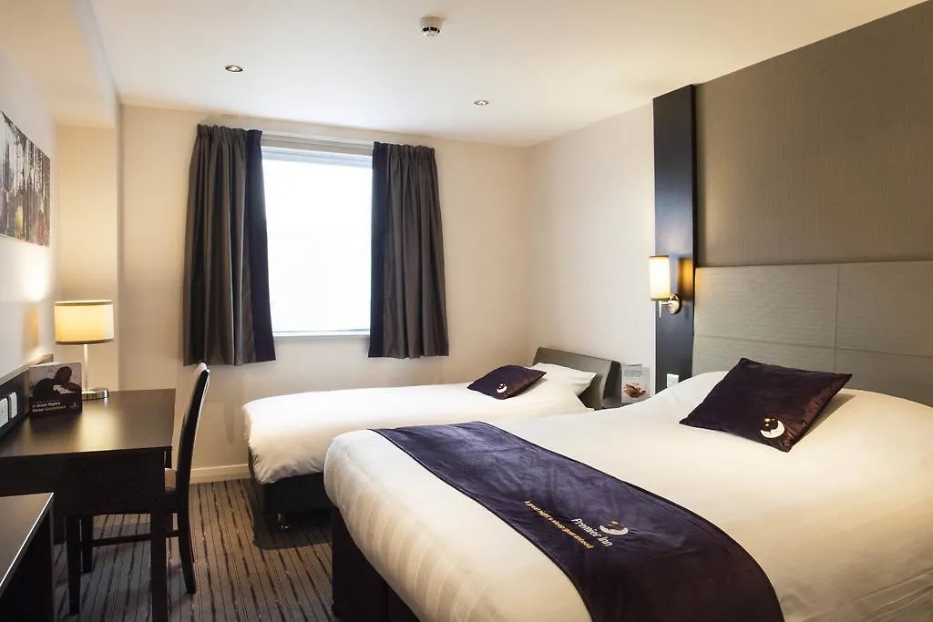 Premier Inn Luton Town Centre-1