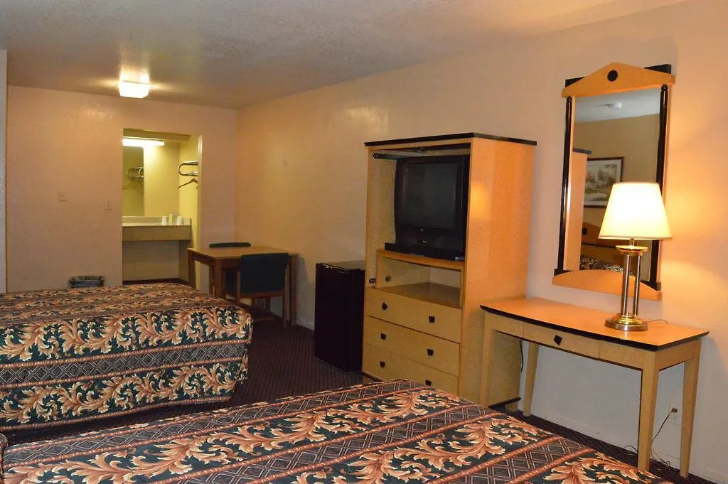 Delux Inn Tulsa-1