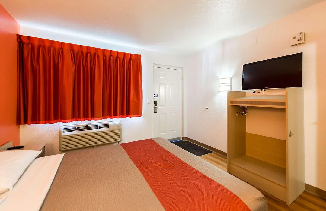 Motel 6-Reno, Nv - Virginia Plumb-1