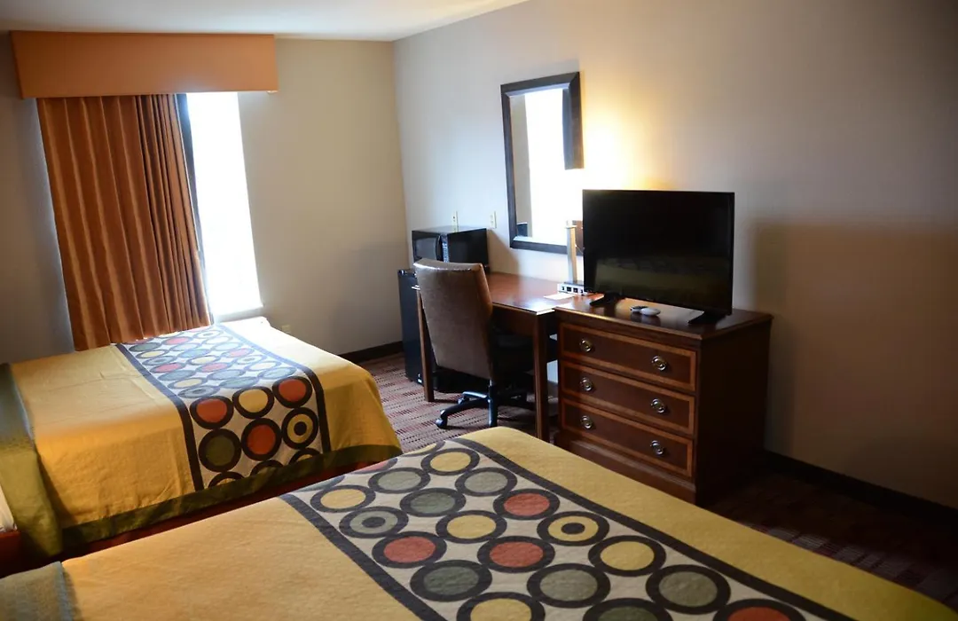 Super 8 By Wyndham Louisville/Expo Center-1