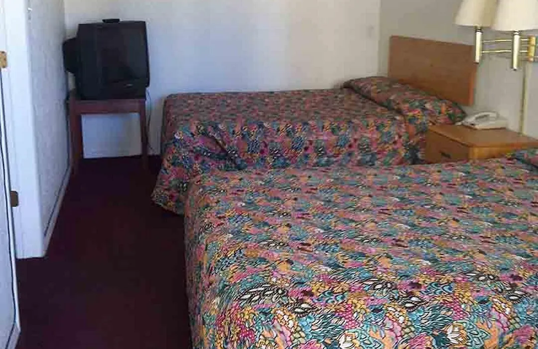Oaktree Inn And Suites-1