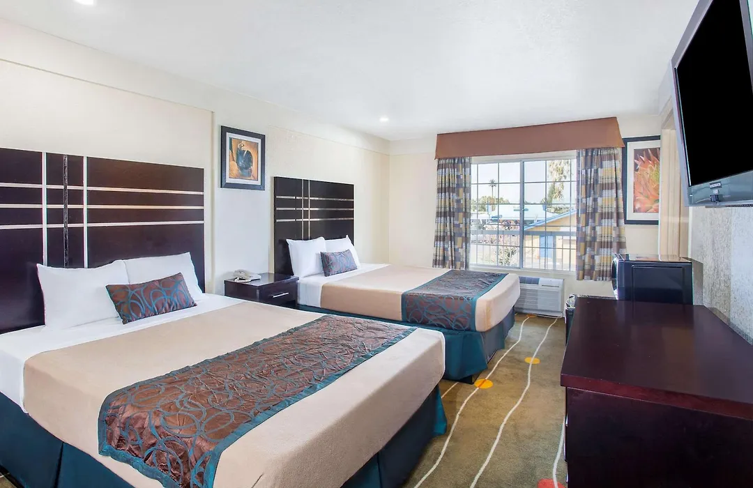 Travelodge By Wyndham Fresno Yosemite Area-1