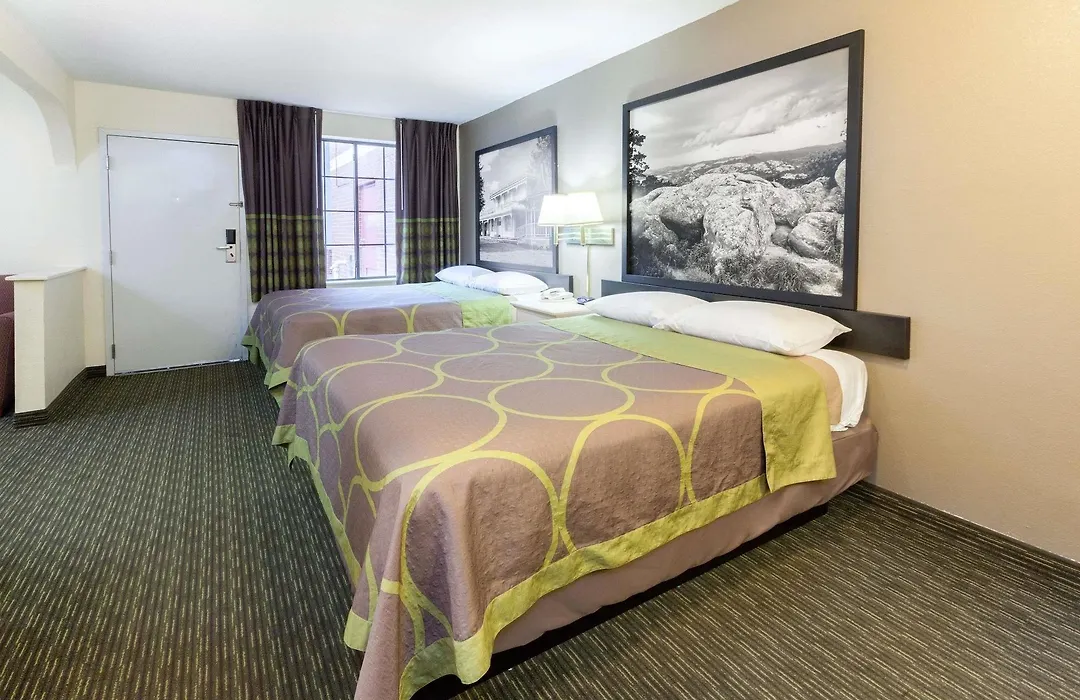 Super 8 By Wyndham Tulsa/Downtown/East-1