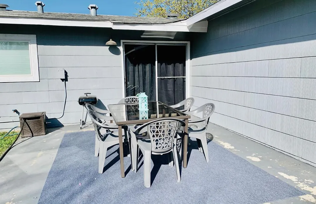 Blue-Door @Maywood - Modern Spaces-1