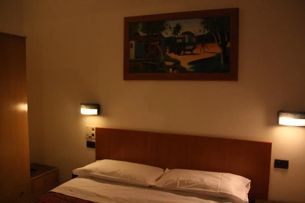 Hotel Paola-1