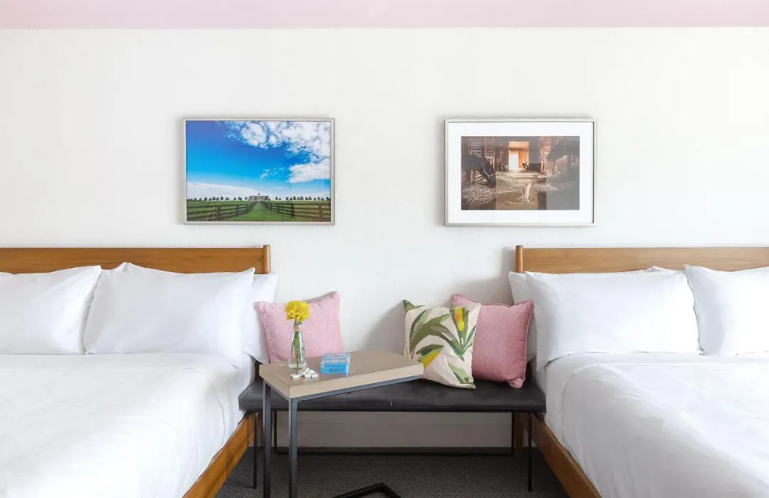 Elwood Hotel & Suites-1