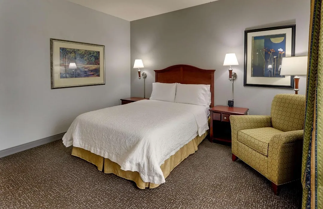 Hampton Inn & Suites Indianapolis-Airport-1