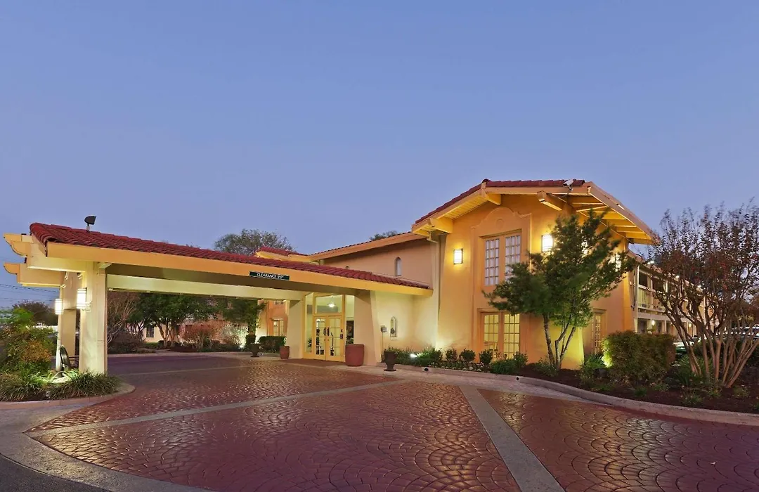 La Quinta Inn By Wyndham Austin Oltorf-1