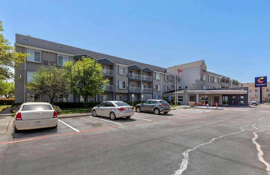 Comfort Suites Dfw Airport-1