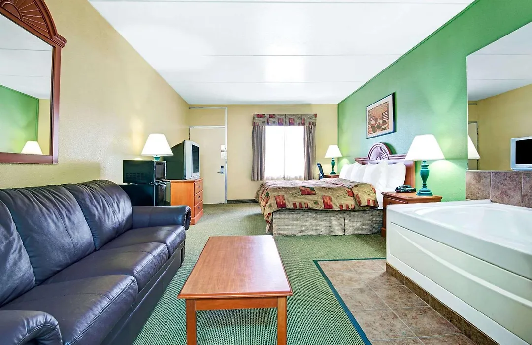 Super 8 By Wyndham Nashville Near Downtown / I-40-1