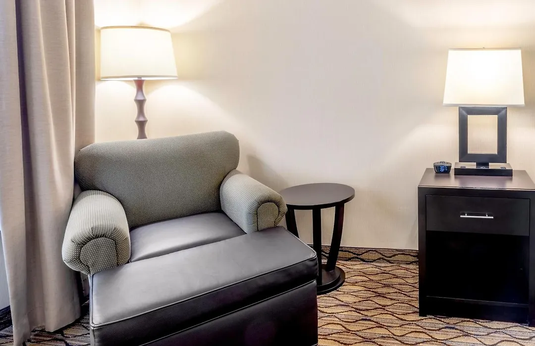 Holiday Inn Milwaukee Airport By Ihg-1