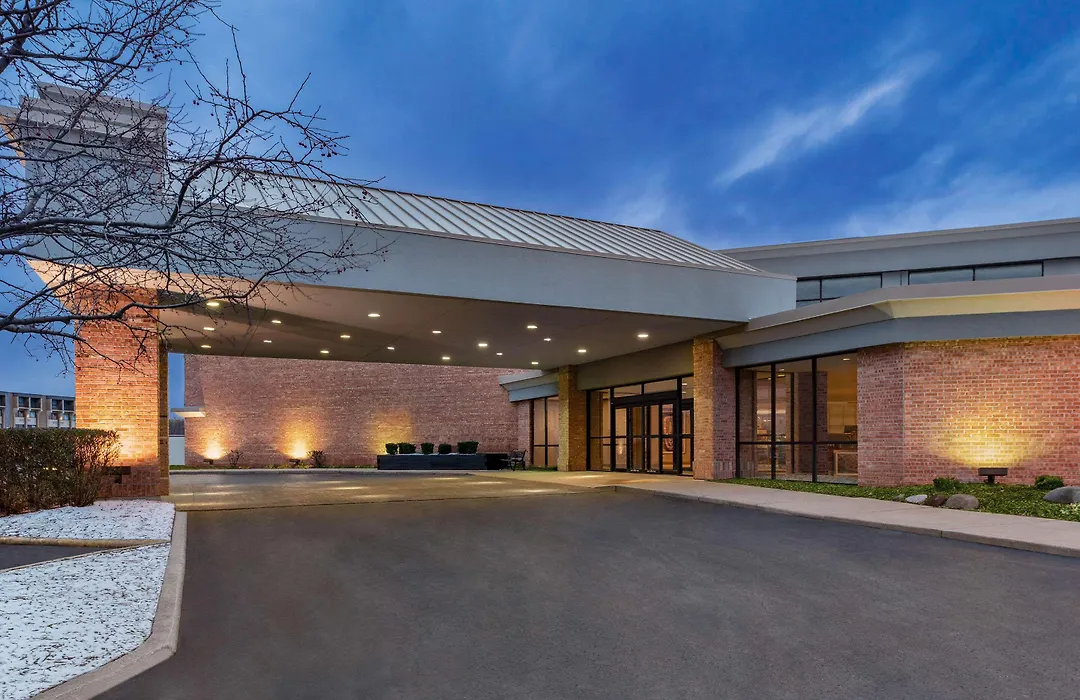 Clarion Hotel Milwaukee Airport-1