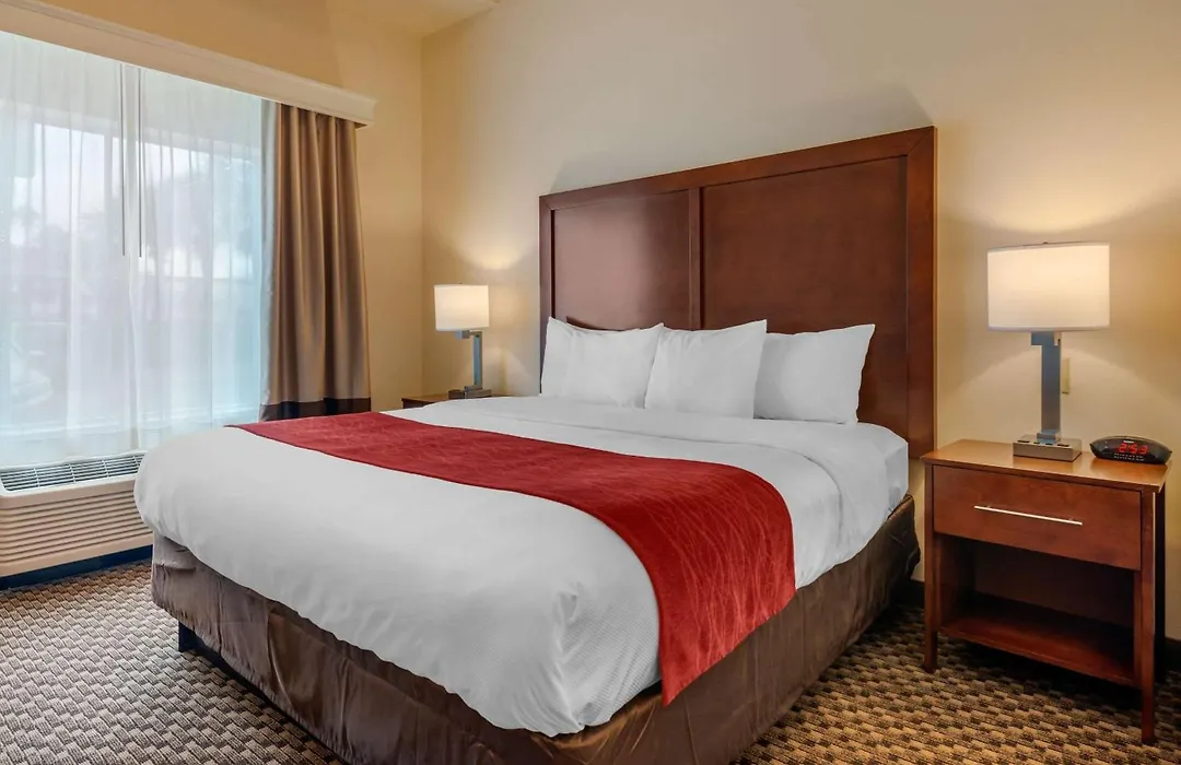 Comfort Inn & Suites Fort Myers Airport-1