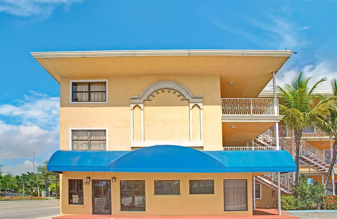 Travelodge By Wyndham Fort Lauderdale-1