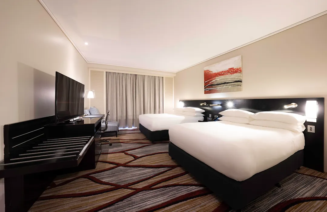 Hilton Cairns-1