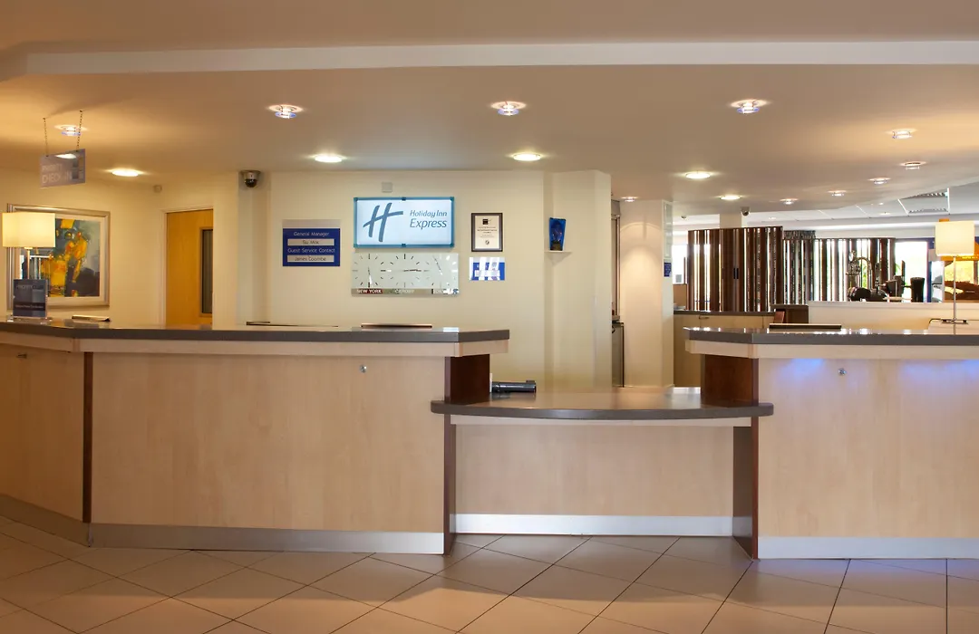 Holiday Inn Express Cardiff Airport, An Ihg Hotel-1