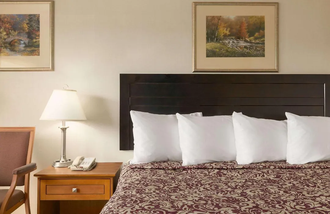 Travelodge By Wyndham Edmonton East-1