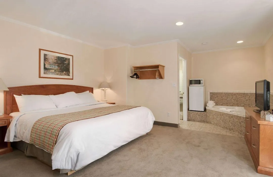 Travelodge By Wyndham Kamloops-1