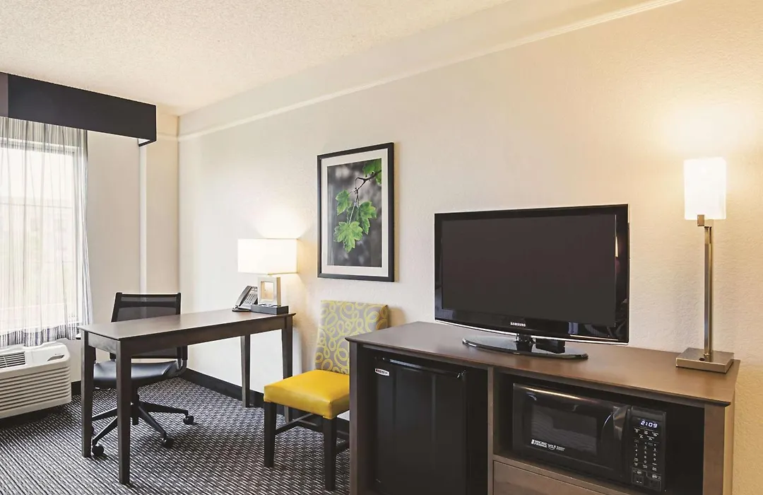 La Quinta Inn & Suites By Wyndham Denver Airport Dia-1