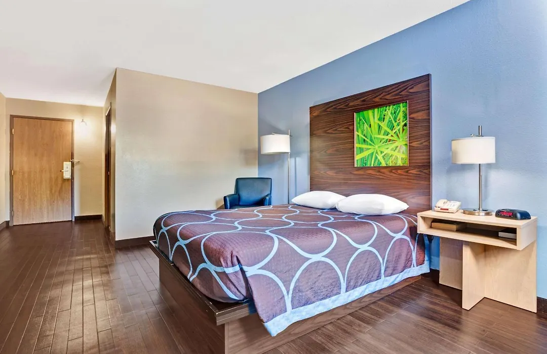 Super 8 By Wyndham Louisville Airport-1