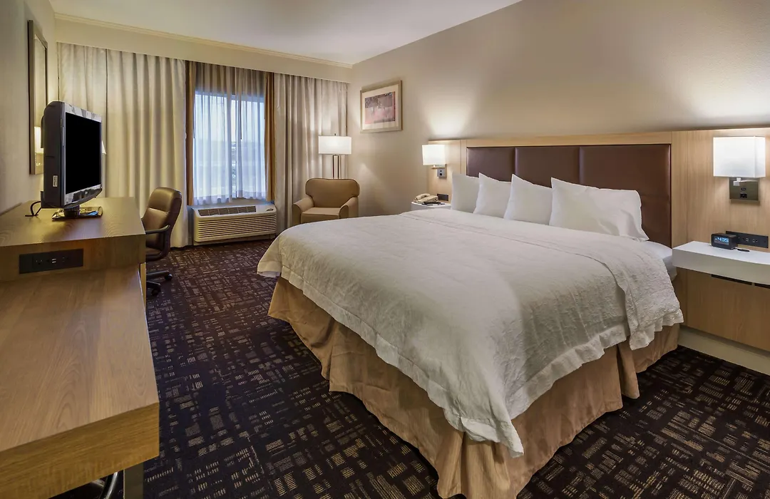 Hampton Inn & Suites Reno-1