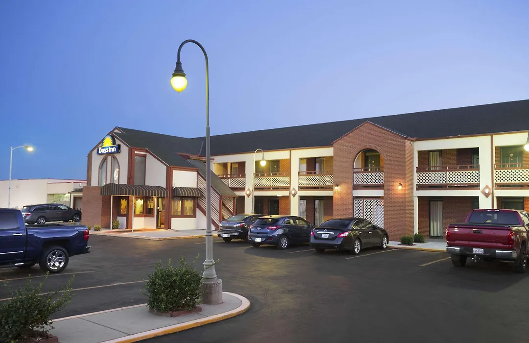 Days Inn By Wyndham Wichita West Near Airport-1