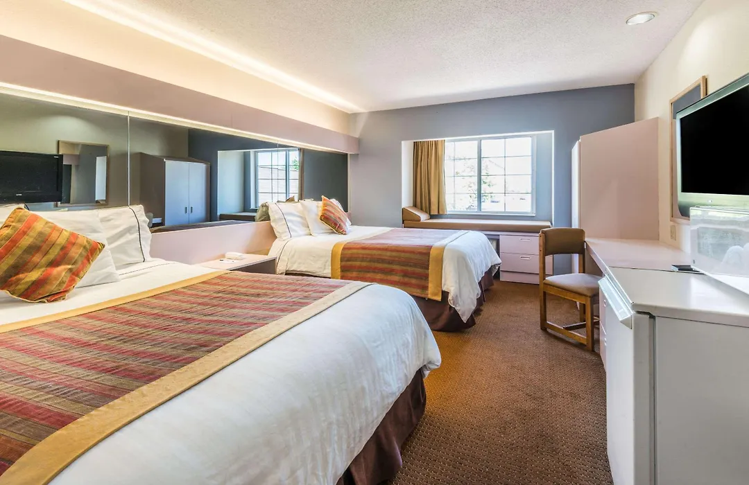 Microtel Inn & Suites By Wyndham Kansas City Airp-1