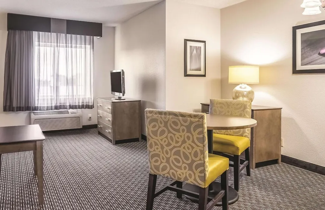 La Quinta By Wyndham Hartford Bradley Airport-1