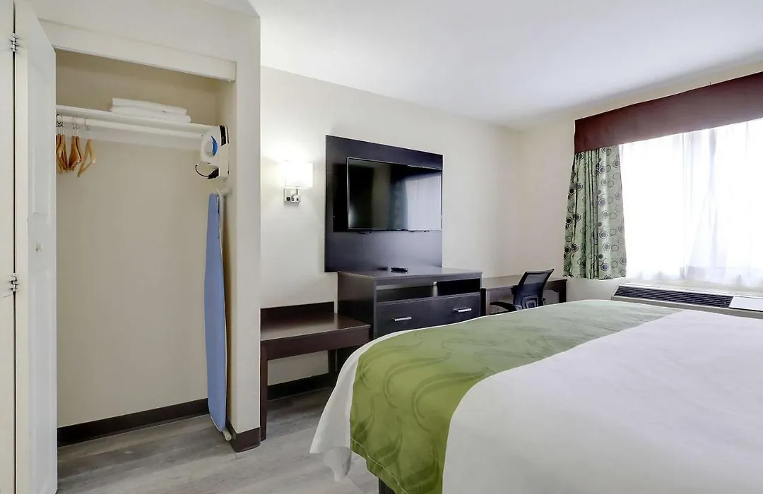 Quality Suites Albuquerque Airport-1