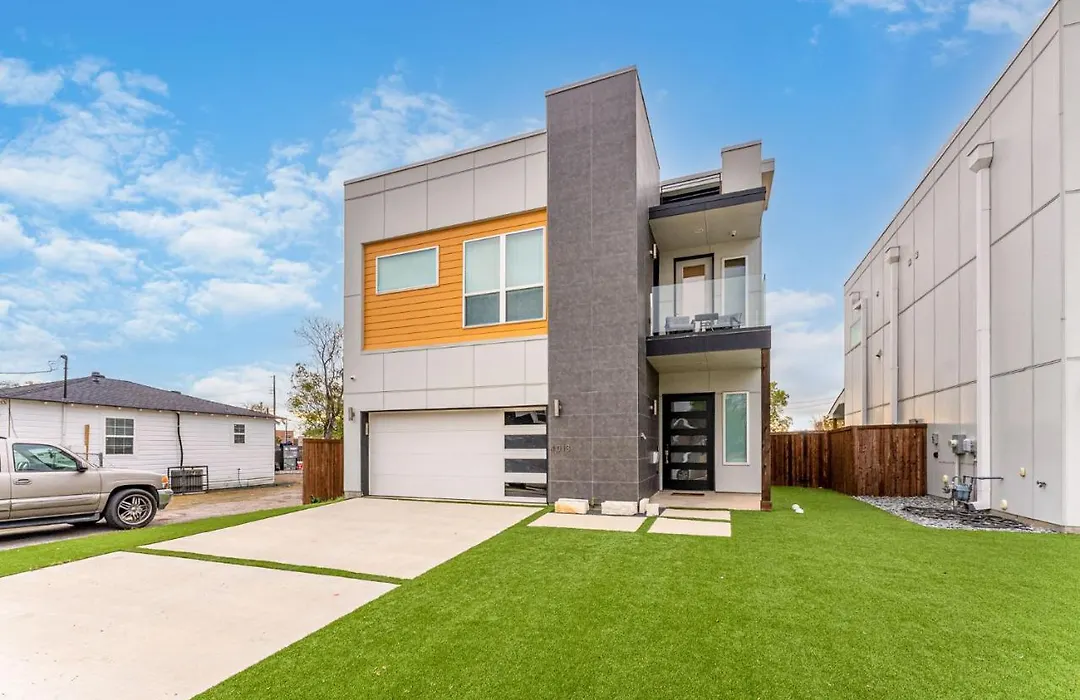Luxury Home With Rooftop Views-1