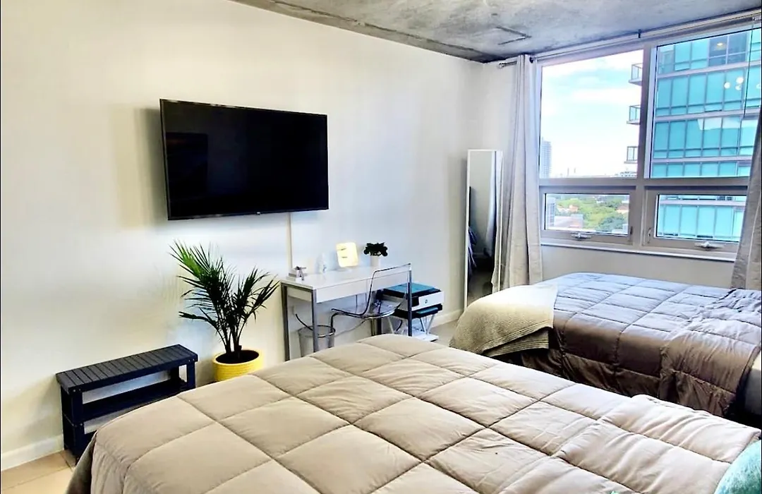 Classy 2Bd 2Bth At Midblock With Free Parking-1