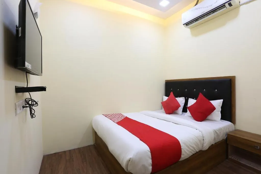 Hotel Crown Goregaon Mumbai-1