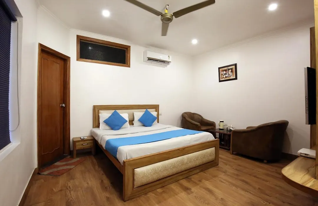 Oyo 9230 Hotel Royal Brooks-1