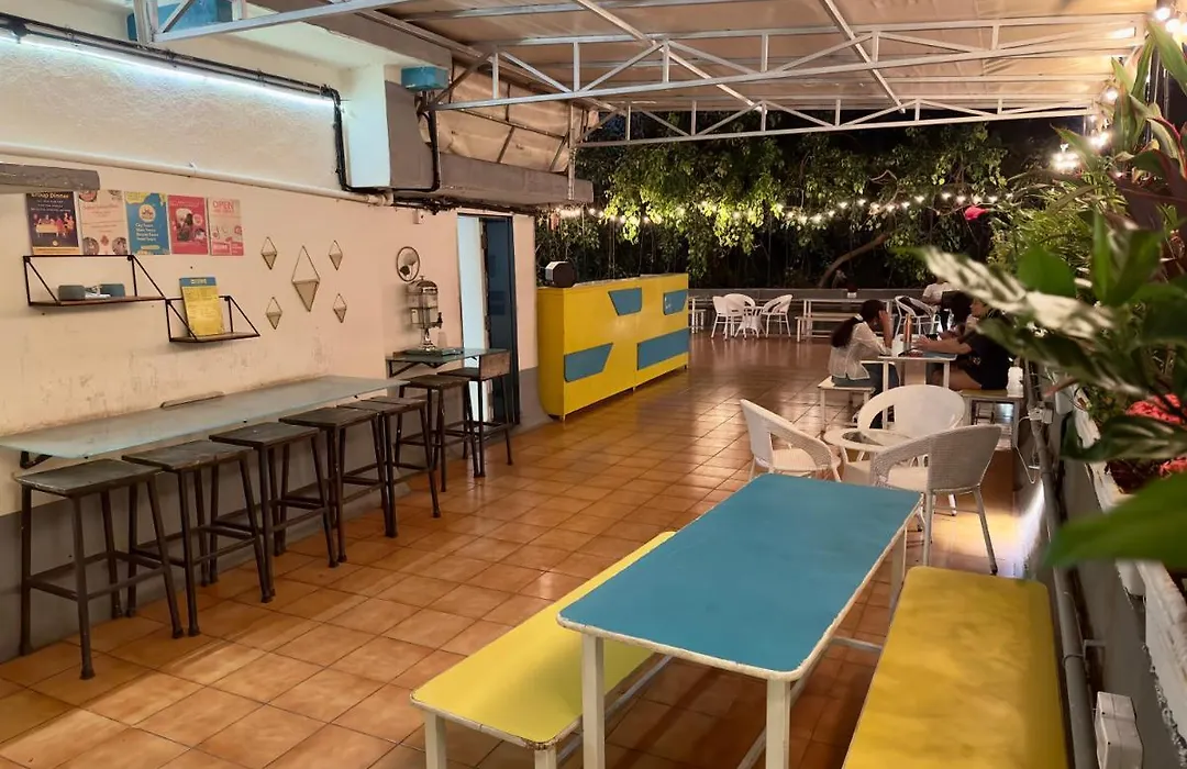 Locomo Hostel Og - Stay Work Eat-1