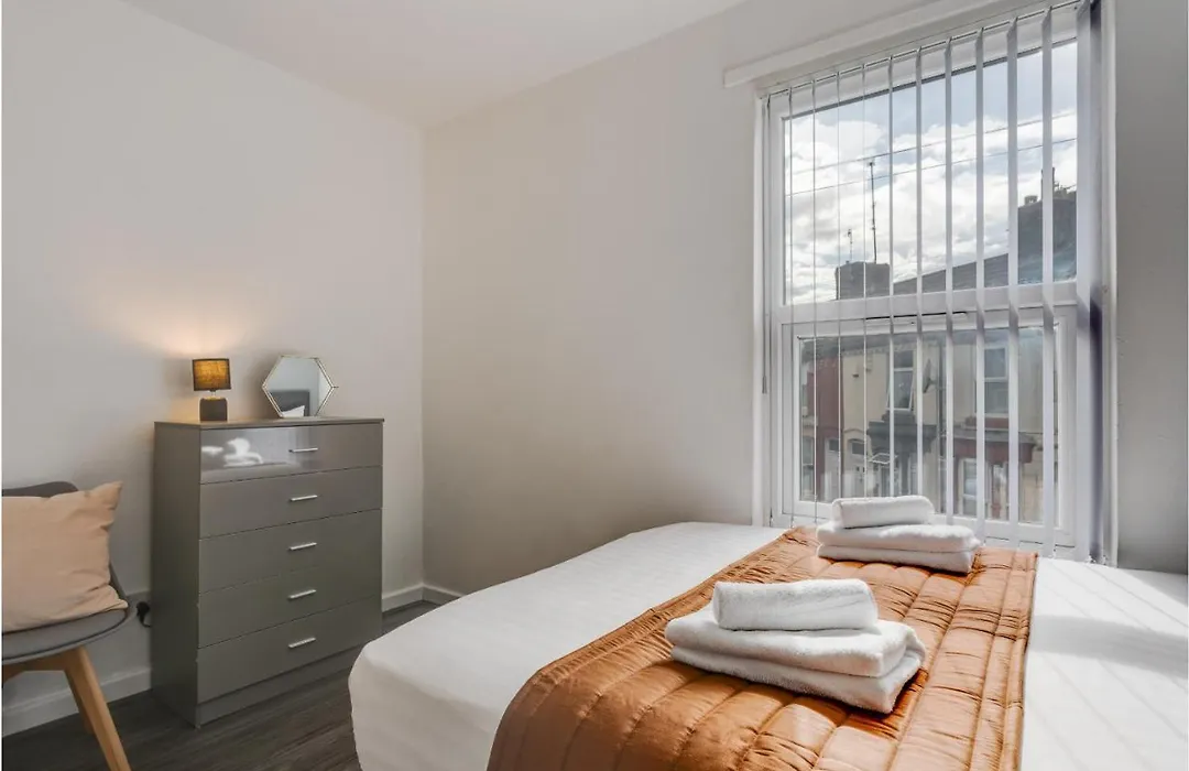 Vichy - Strathcona Suites, 3 Beds Houses In Wavertree-1