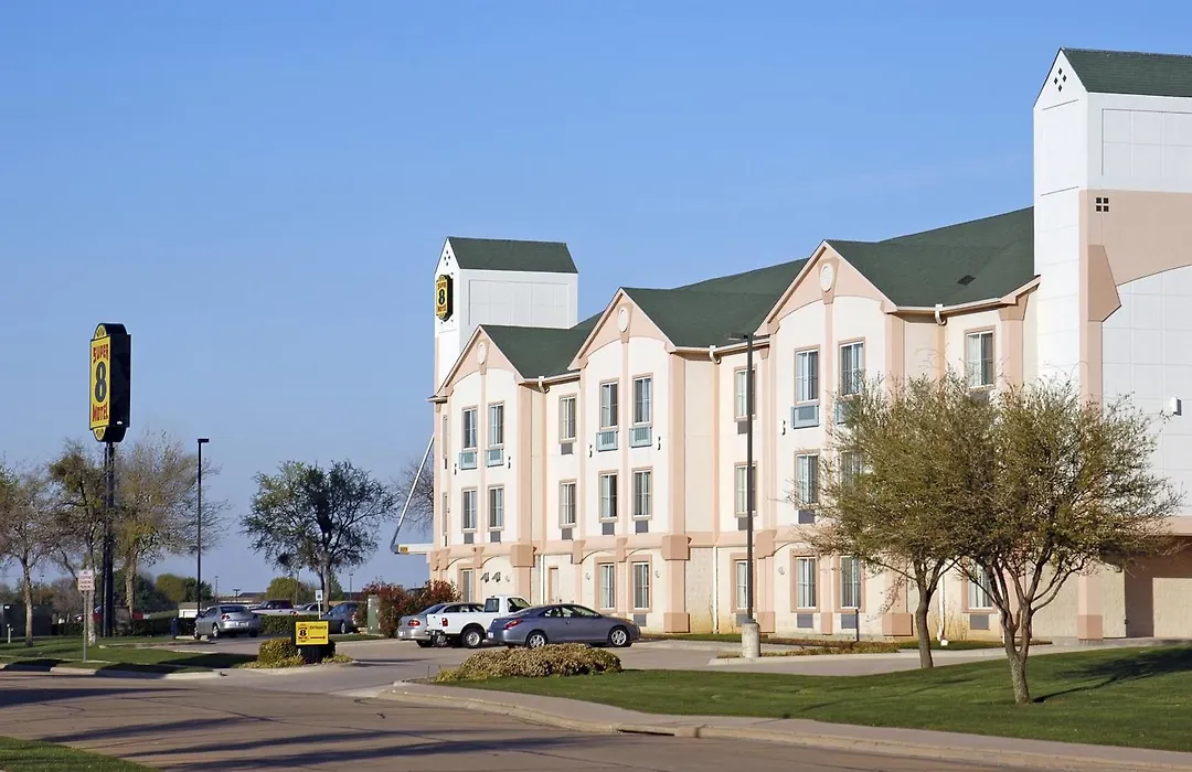 Super 8 By Wyndham Irving/Dfw Apt/North-1