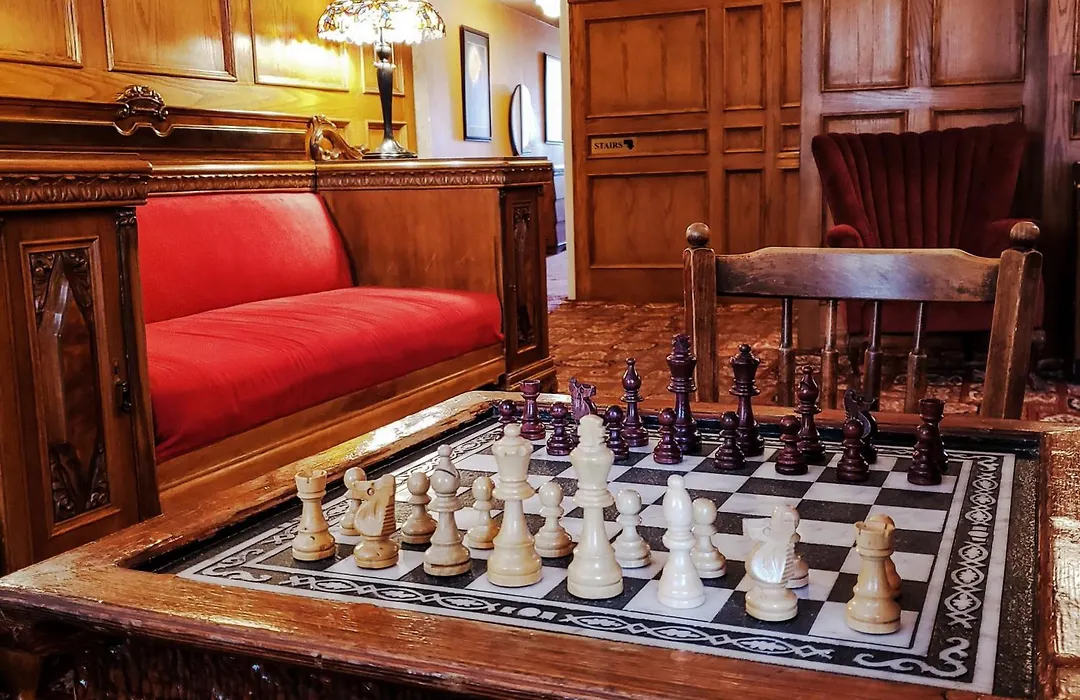 James Bay Inn Hotel, Suites & Cottage-1