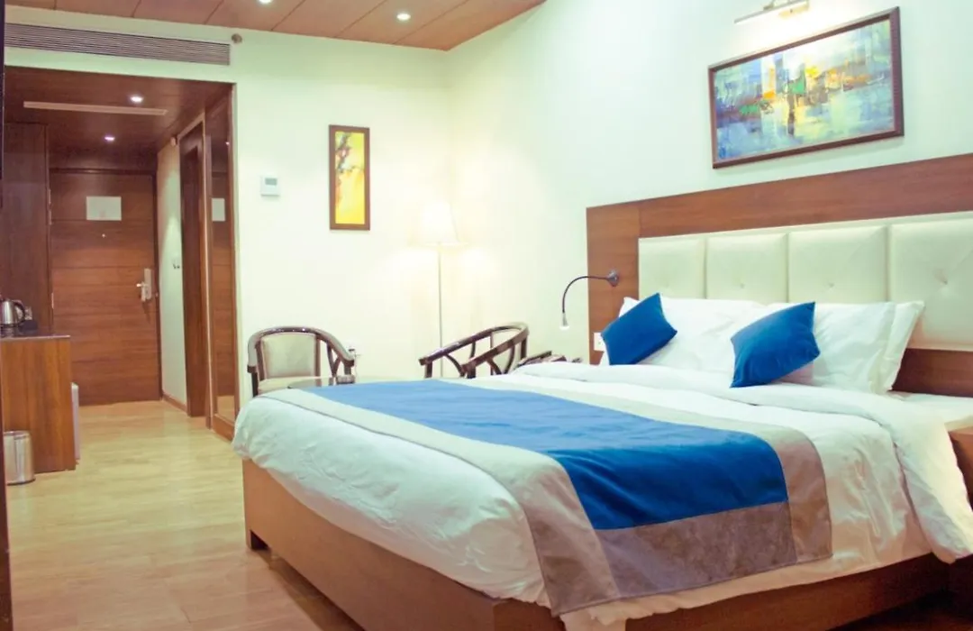 Hotel Jb Skyhilton Inn, Alambagh-1