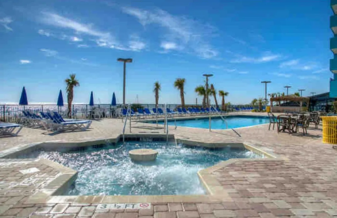Upgraded Studio At Landmark Resort ! 17 Pools, Lazy Rivers, Jacuzzis! 814-1