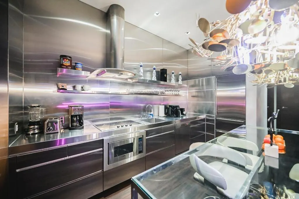 Intimo Palms Place Penthouse-1