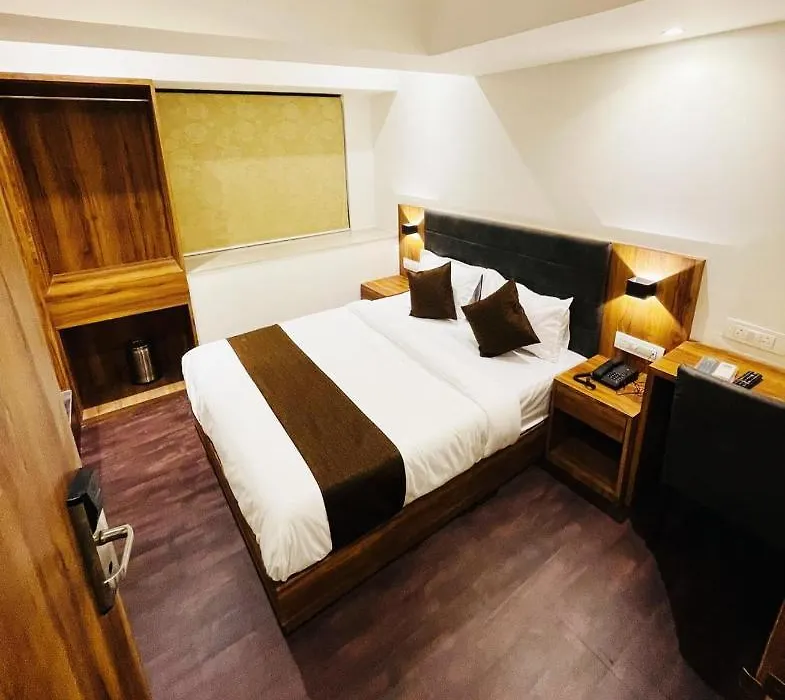 Hotel Hilton Suites-1
