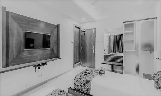 Fabhotel Realm Inn-1