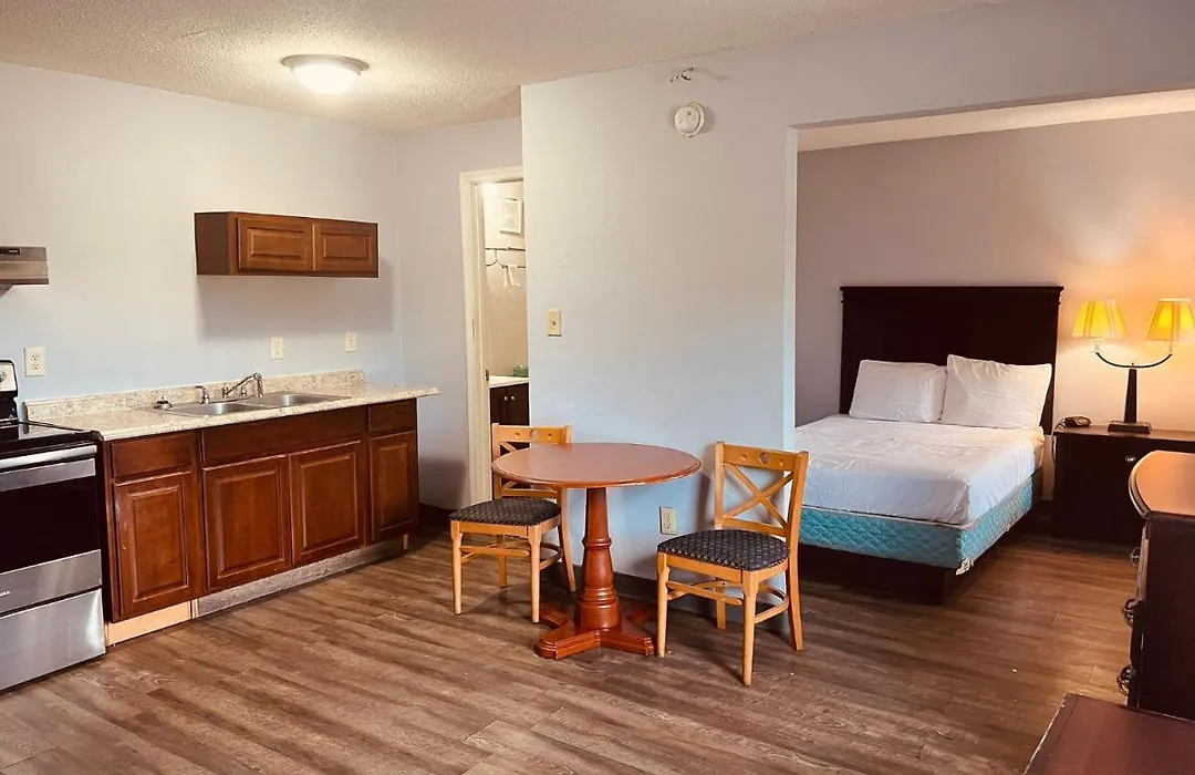 Palace Inn & Suites - Newport News/Jefferson Ave-1