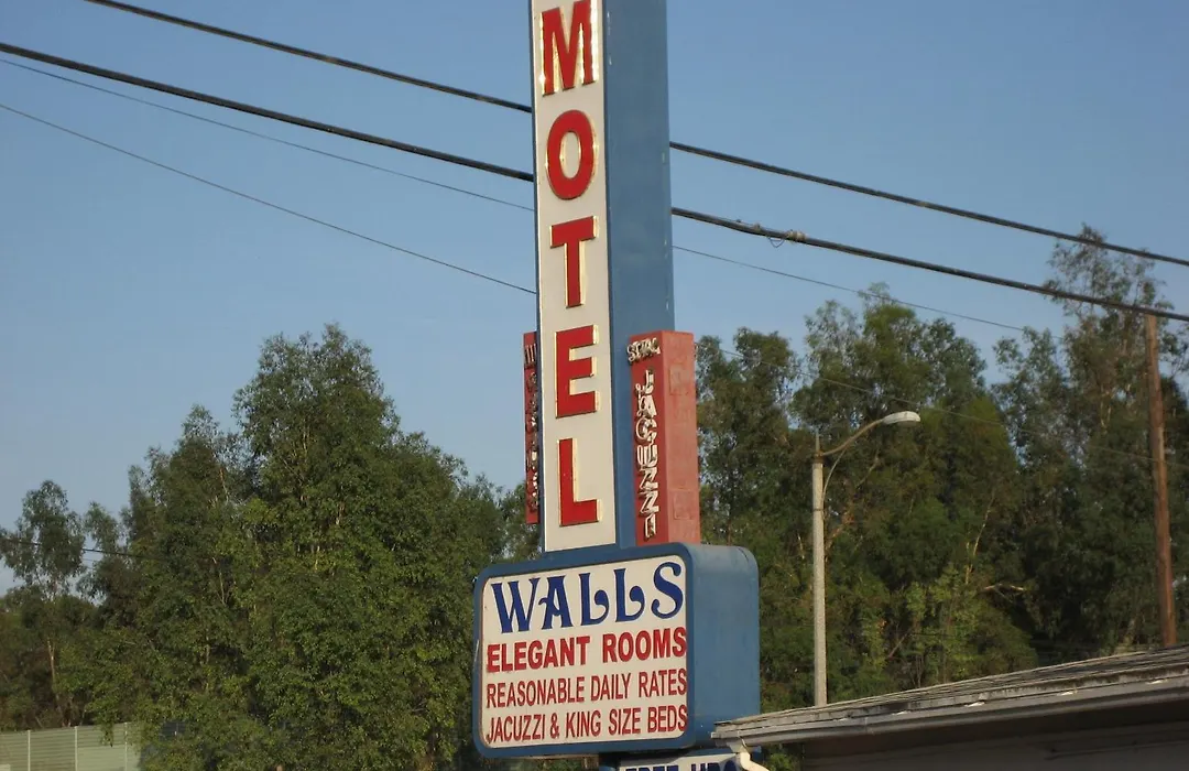 Walls Motel Long Beach-1