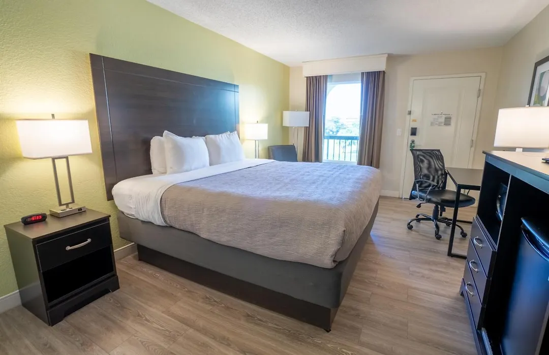 Quality Inn Palm Beach International Airport-1