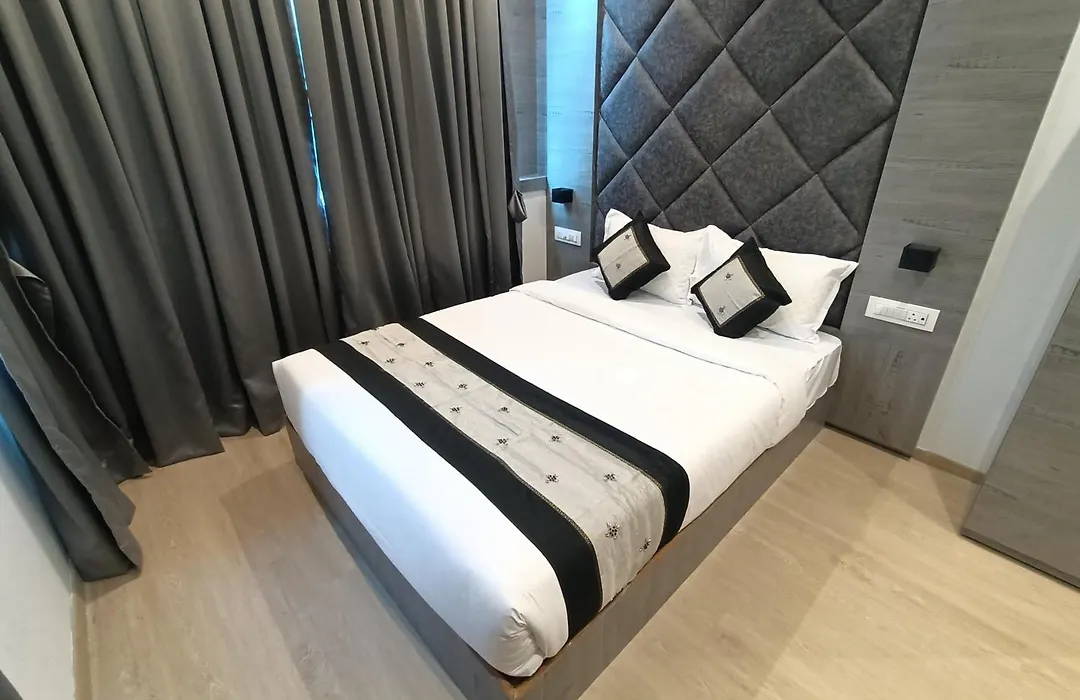 Hotel Beverly Palace Santacruz - Near U S Consulate And Near Bkc-1