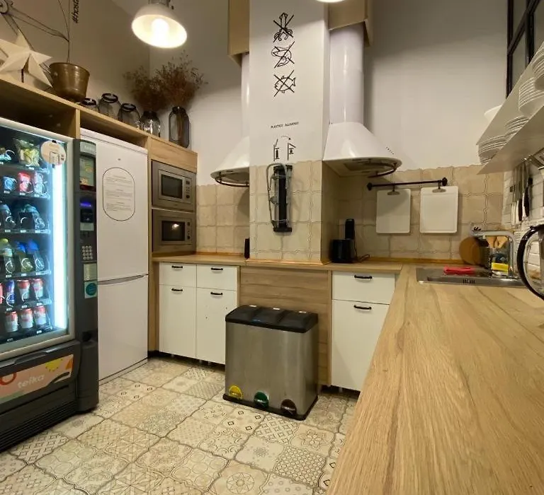 Hostel Numero Trece - Private Capsule Deds - Albergue Juvenil - Free Towels, Coffee & Tea, Remote Check-In (Adults Only)-1
