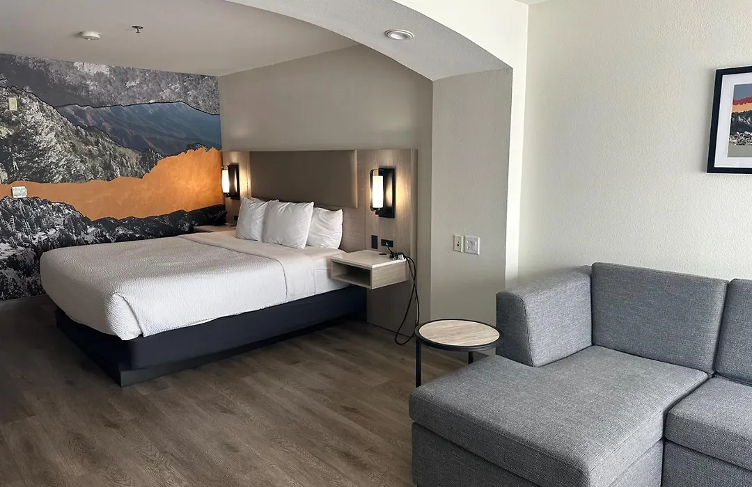 La Quinta Inn & Suites By Wyndham Albuquerque Midtown-1