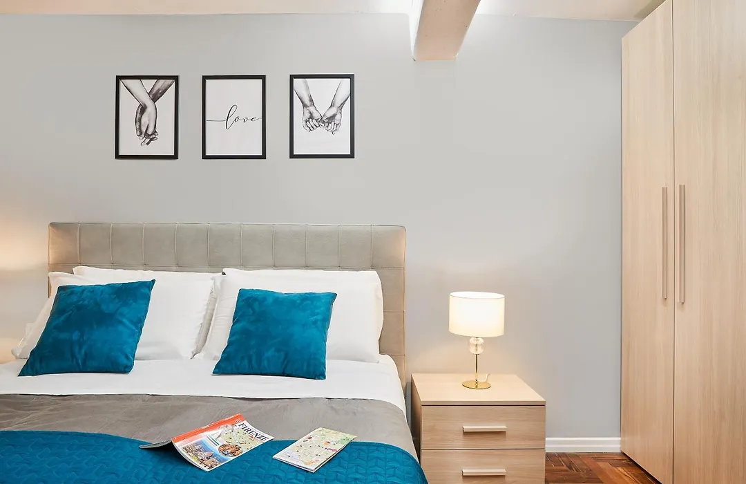 Firenze Rooms Cathedral B&B-1