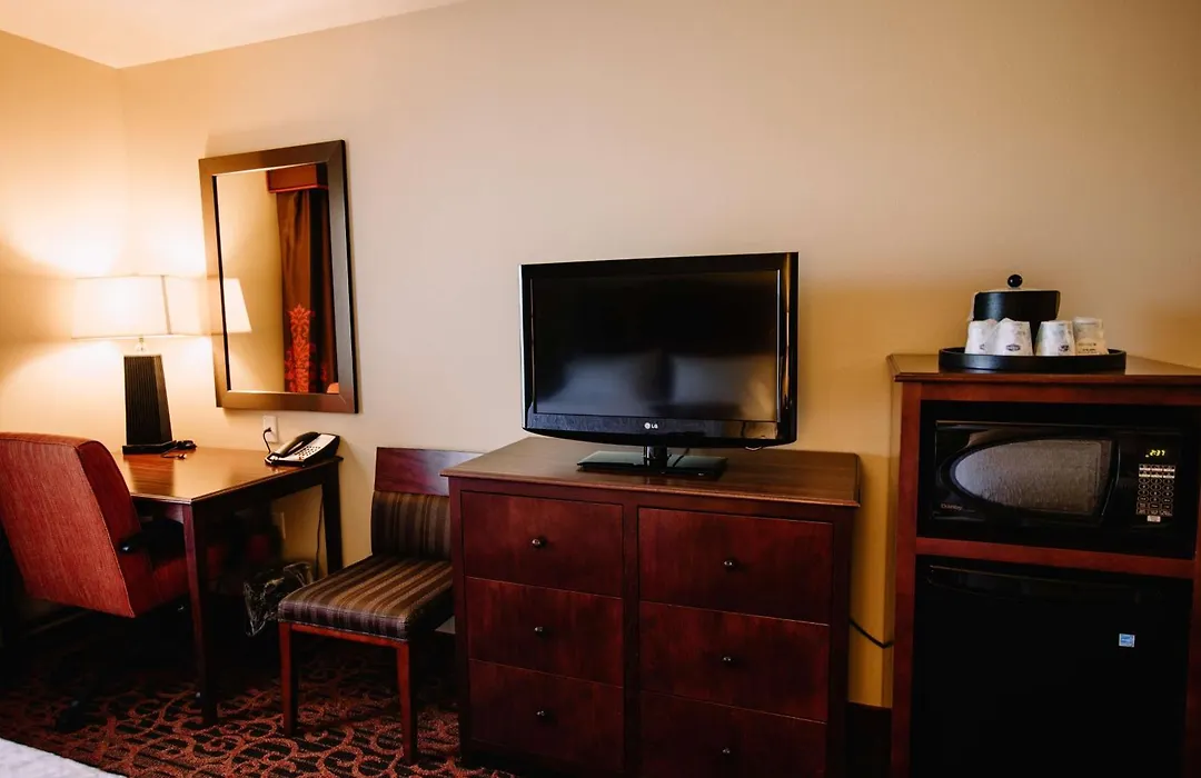 Hampton Inn & Suites Minot-1